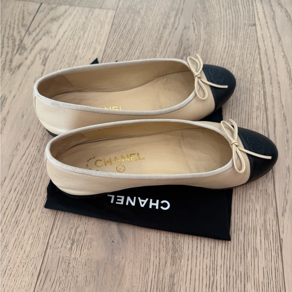 Authentic Chanel Lambskin Ballet Flats Beige and Black - Picture 5 of 10